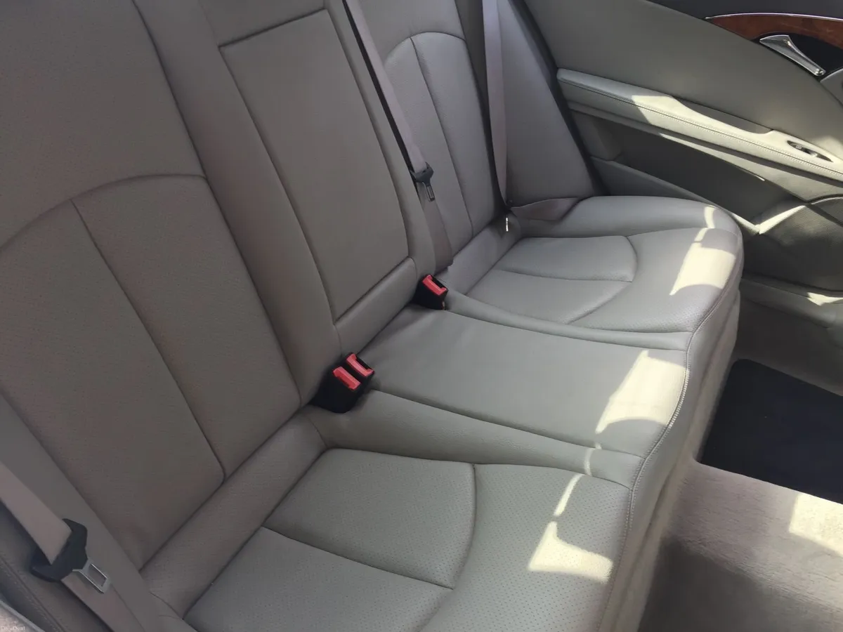 Mercedes-Benz E-Class 2005 - Image 4