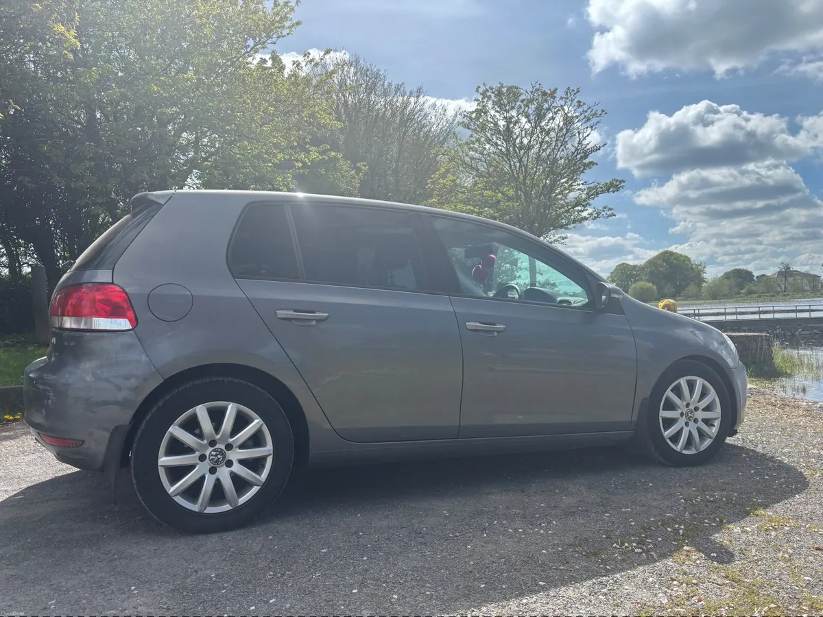 Volkswagen Golf 2010 - Image 4