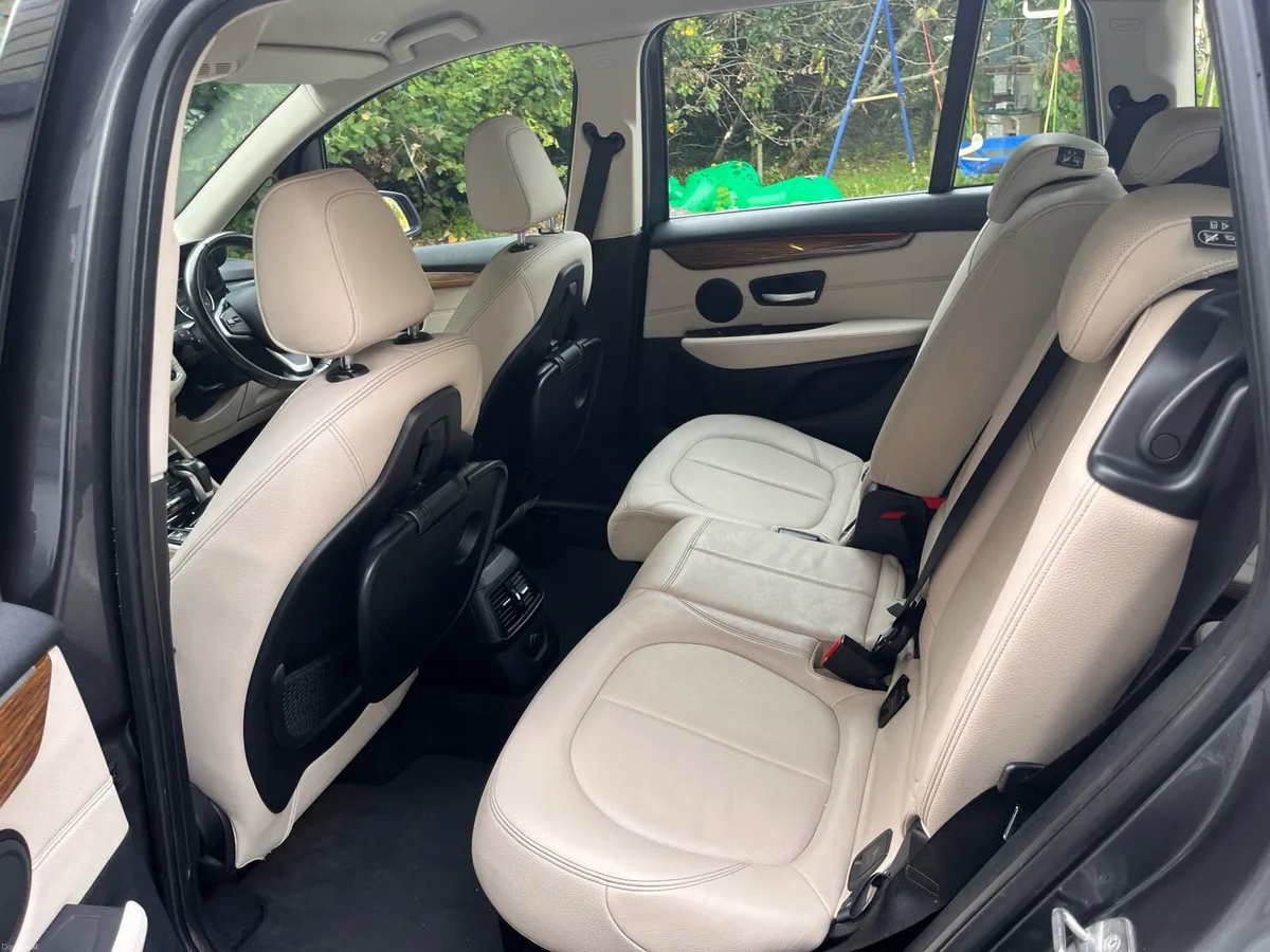 AUTOMATIC- 7 SEATER - LUXURY SPEC - Image 2