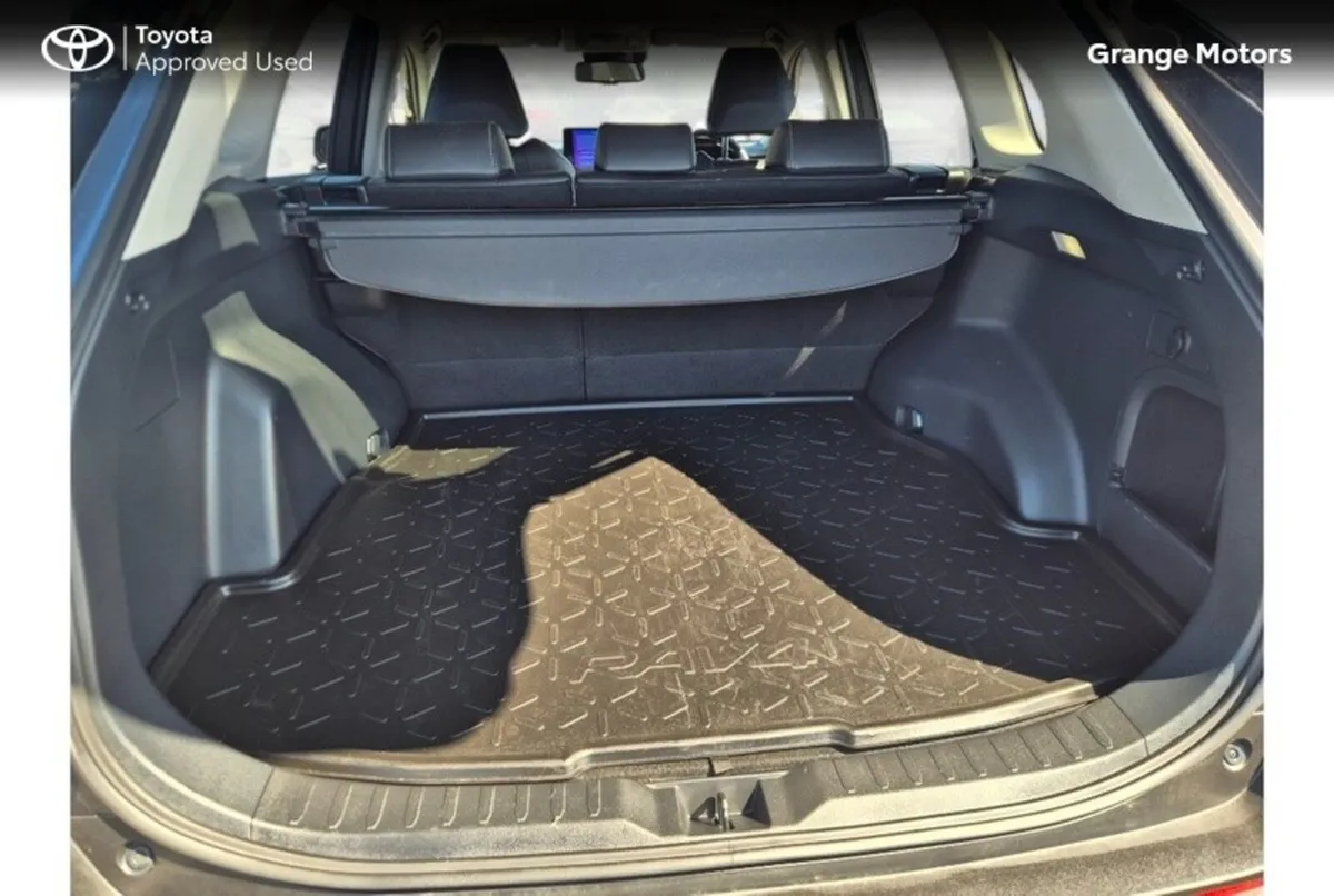 Toyota RAV4 2.5 HYBRID SOL 5DR - Image 6