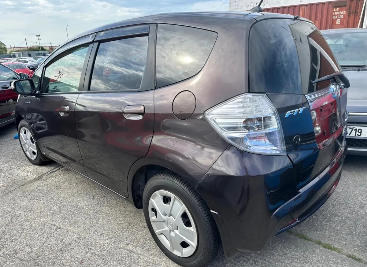 Honda Fit 2012 Automatic/ New Nct/ warranty - Image 4