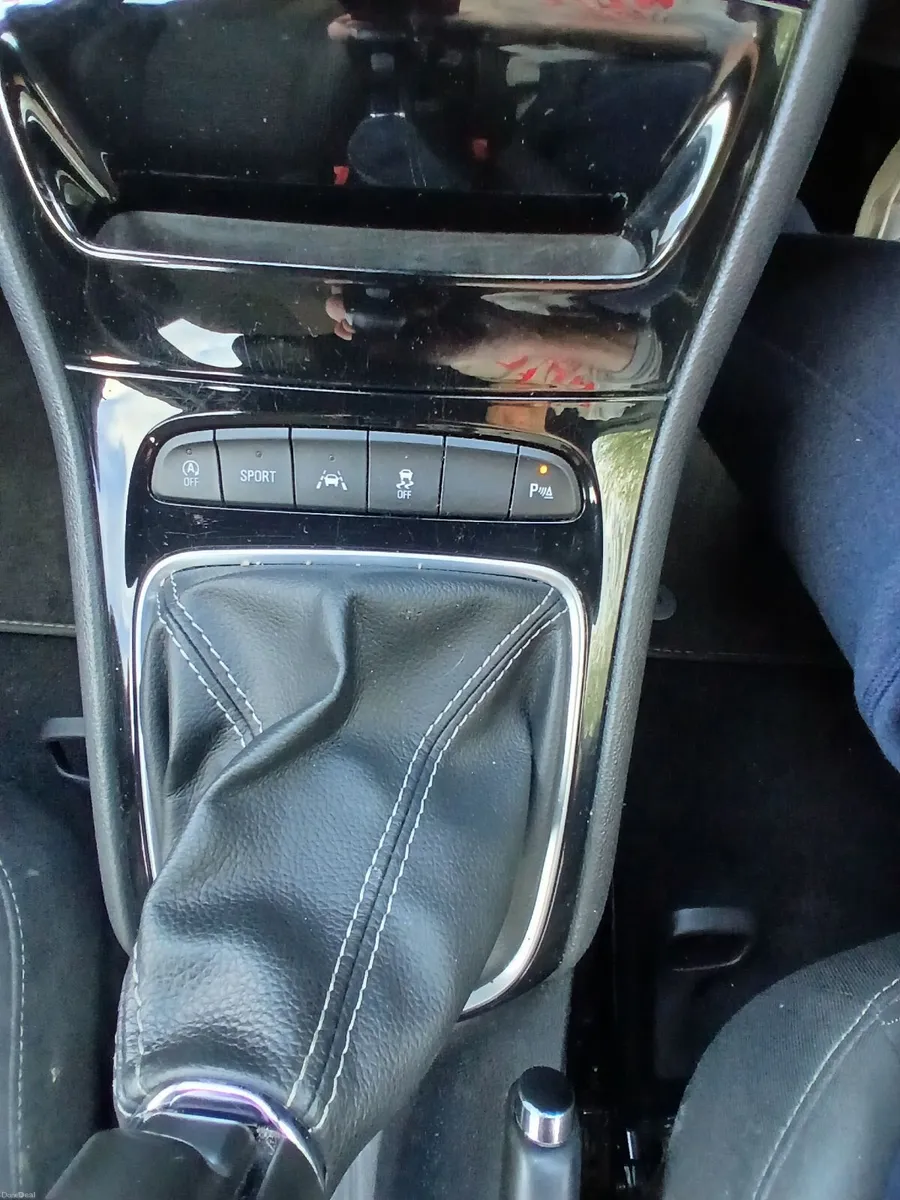 Vauxhall Astra 2017 sri 136 ps - Image 3