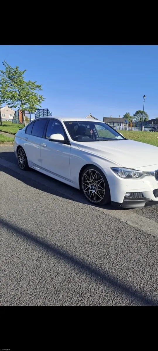 Bmw 330e - Image 2