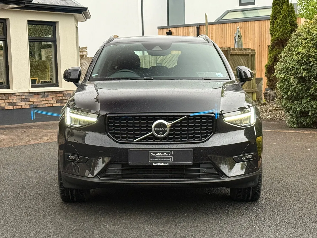 *Low Kms* 232 Volvo XC40 Plus Dark! - Image 2