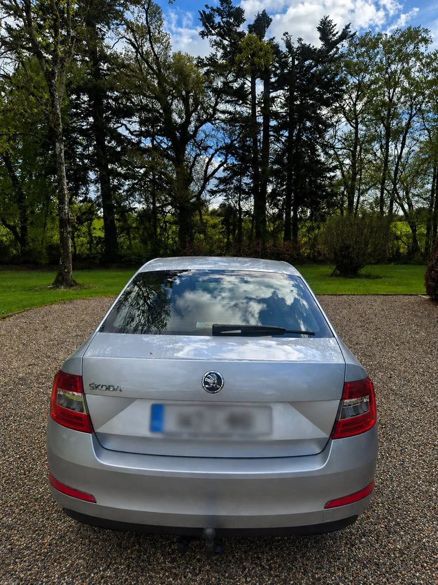 142 Skoda Octavia 1.6 TDI Elegance Automatic - Image 2