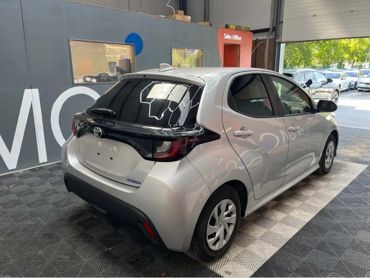 Toyota Yaris 2021 TOYOTA YARIS X 1.0 AUTOMATIC / R - Image 2
