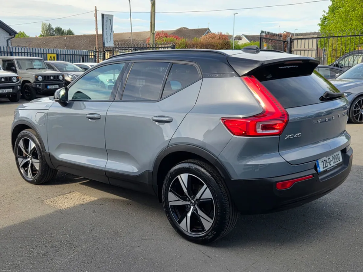 Volvo XC40 R-DESIGN 1.5 T4 RECHARGE - Image 4