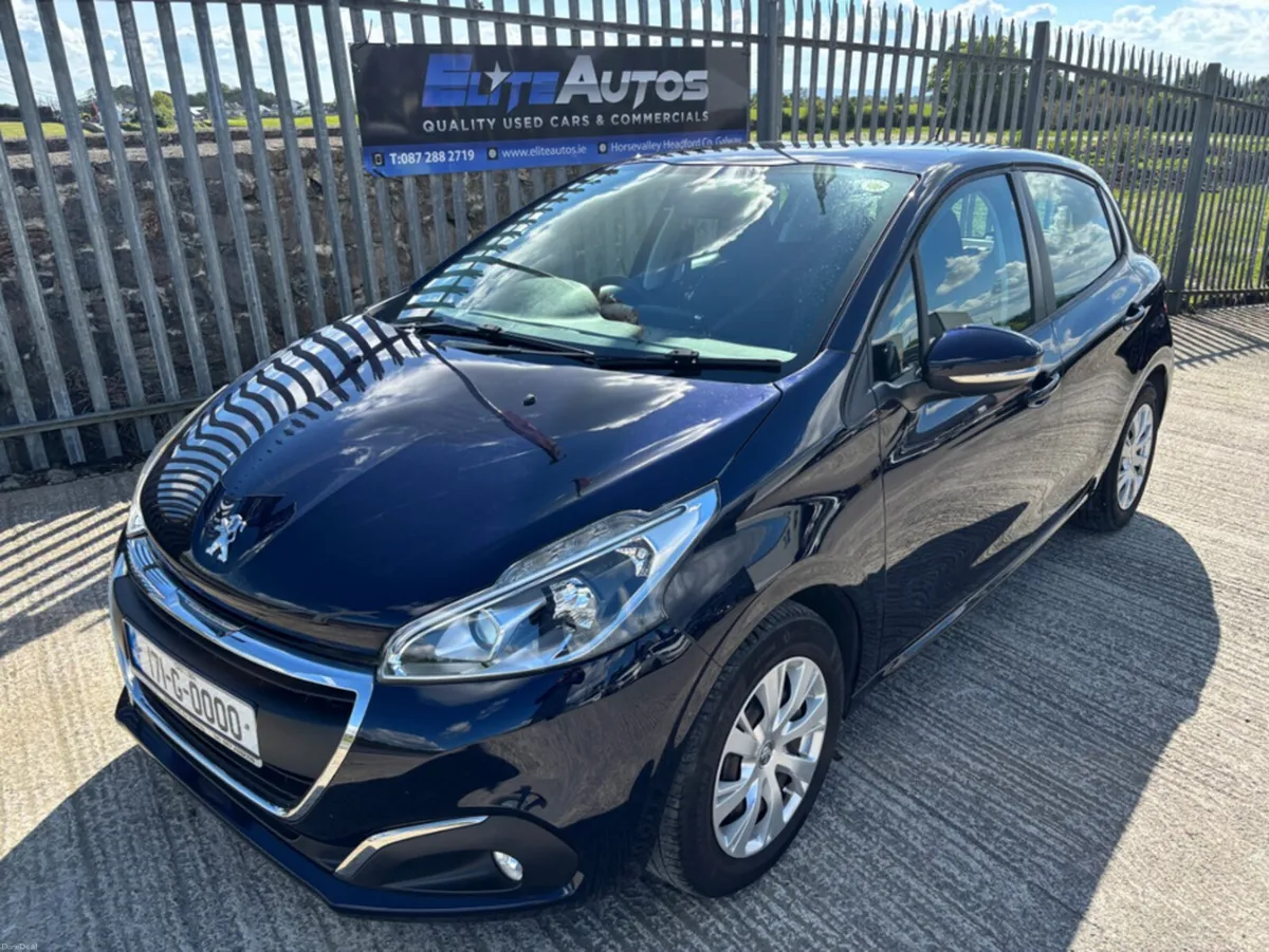 Peugeot 208 1.2 allure manual - Image 1