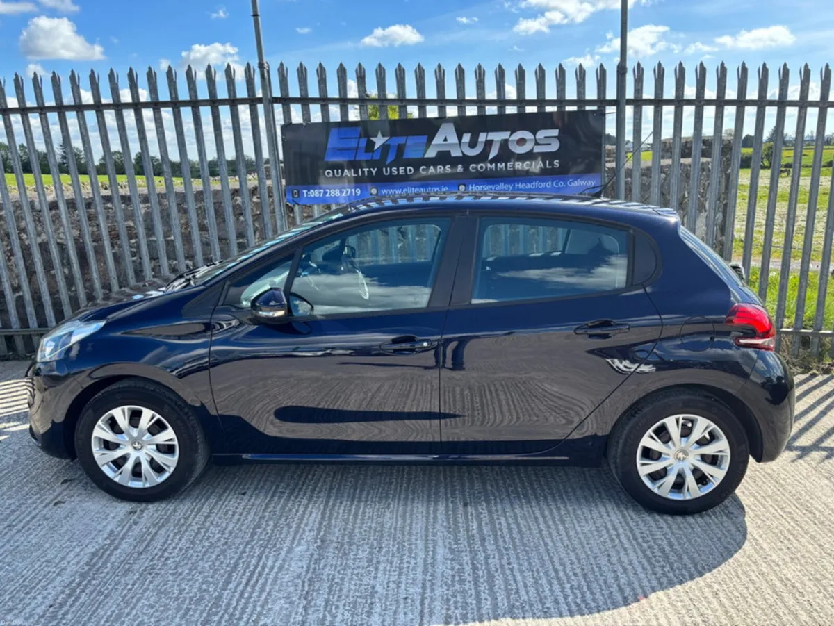 Peugeot 208 1.2 allure manual - Image 3