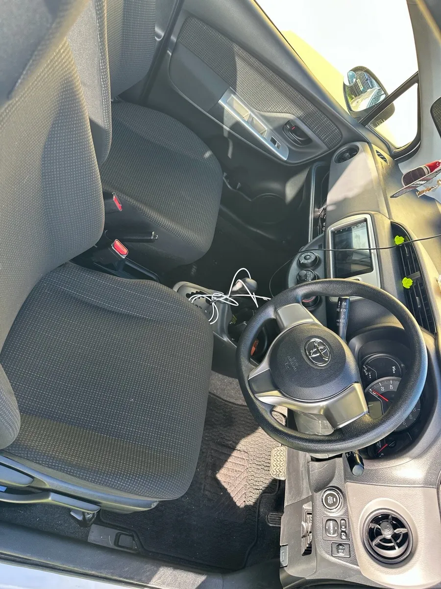 Toyota Vitz 2016 automatic - Image 4