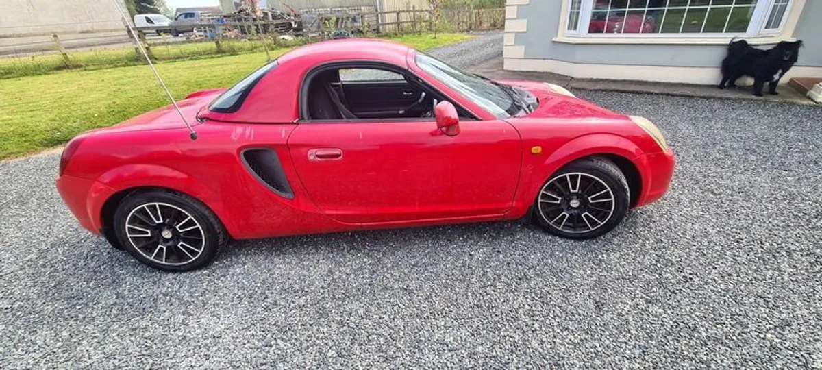 2000 Toyota Mr2 - Image 2