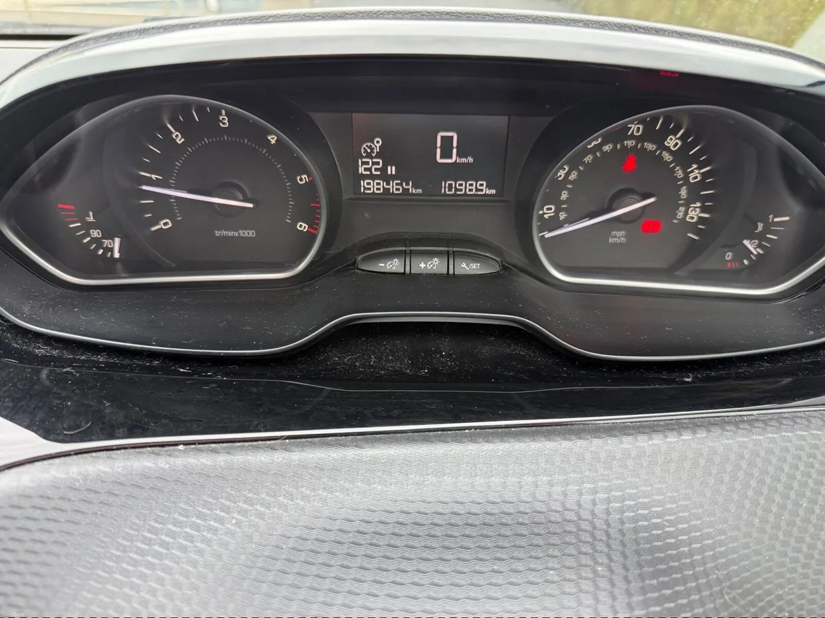 Peugeot 208 2017 - Image 2