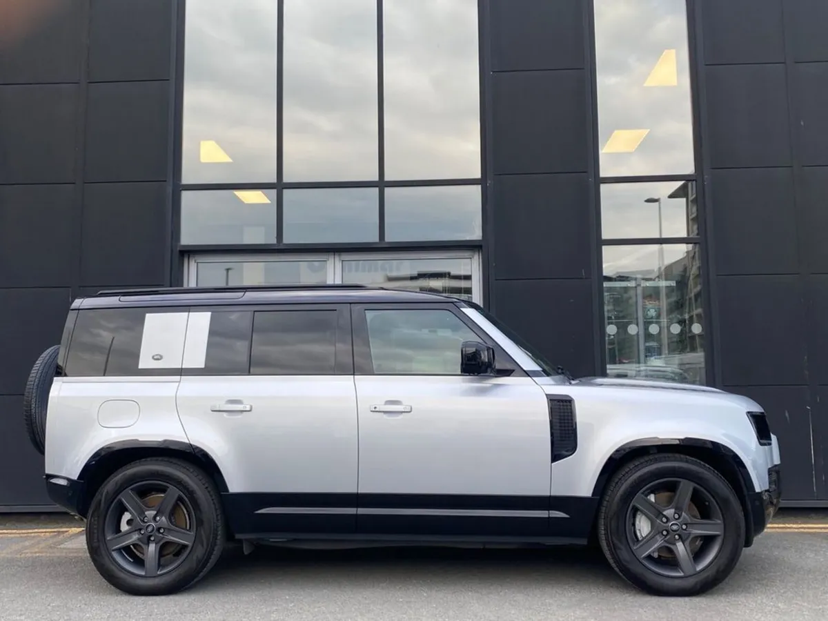 Land Rover Defender 110 X-Dynamic SE AWD Auto (PHE - Image 4