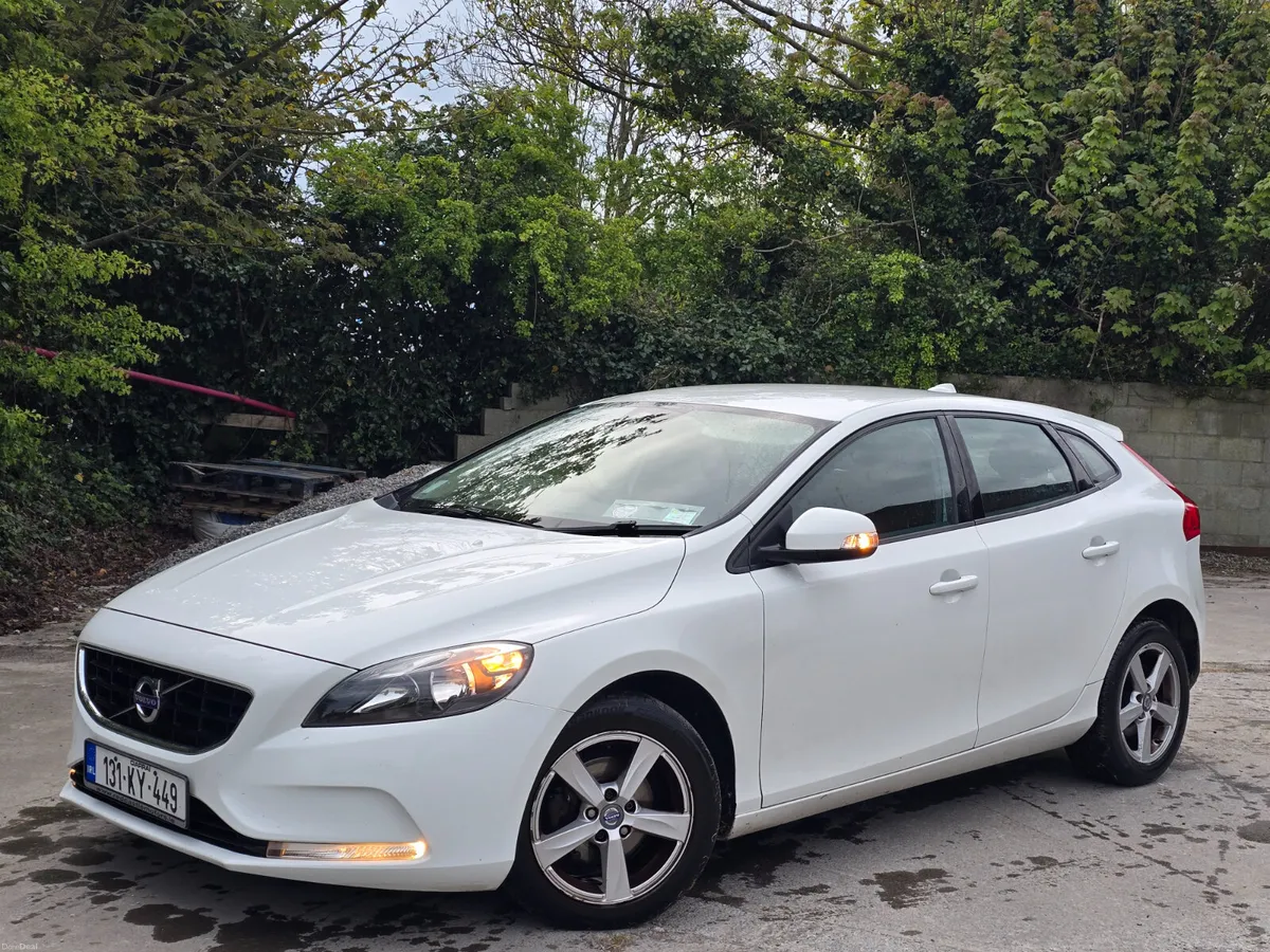Volvo V40 2013 diesel ⛽️ nct&tax €3650 - Image 1