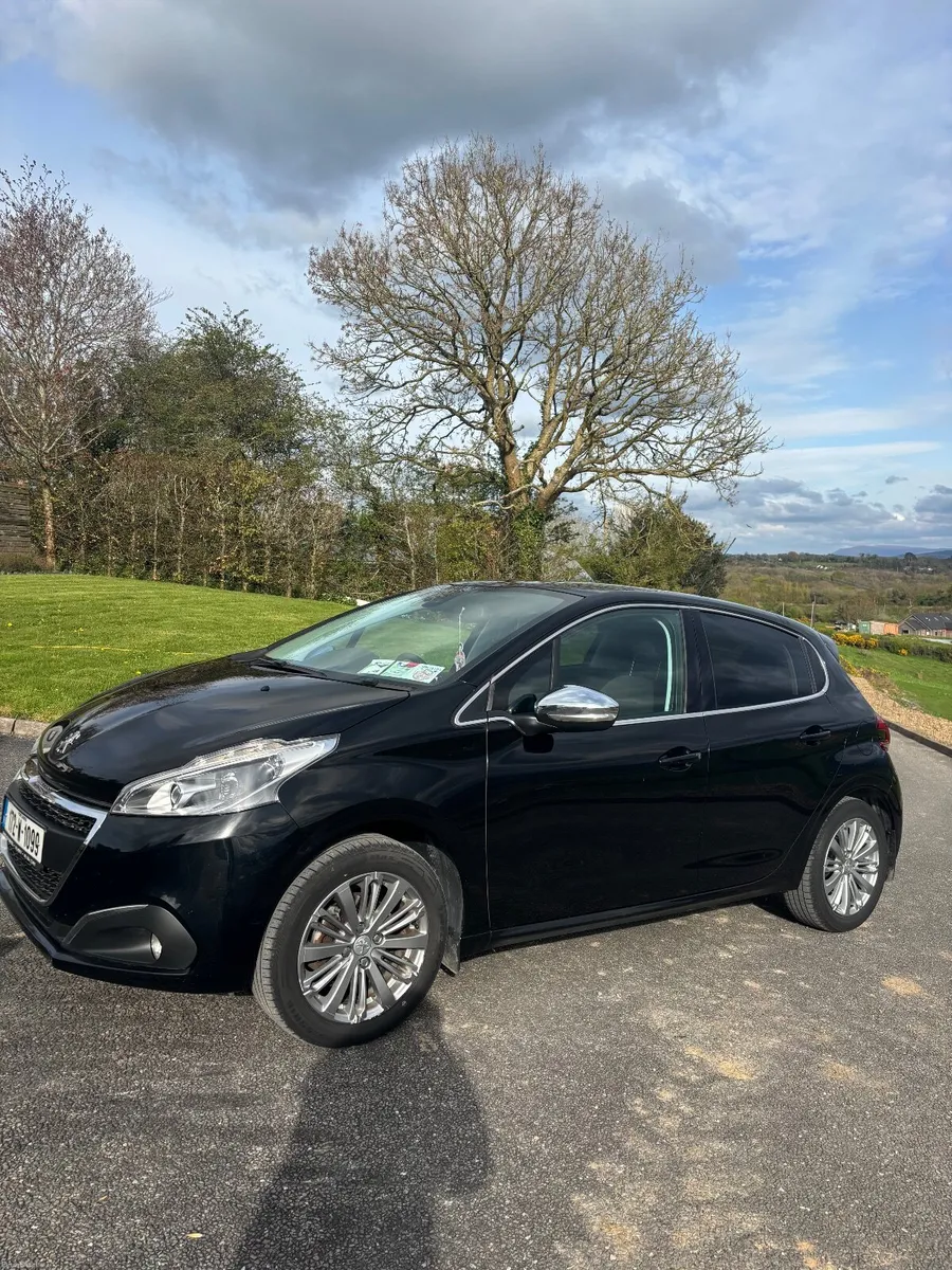 2017 Peugeot 208 Allure - Image 2