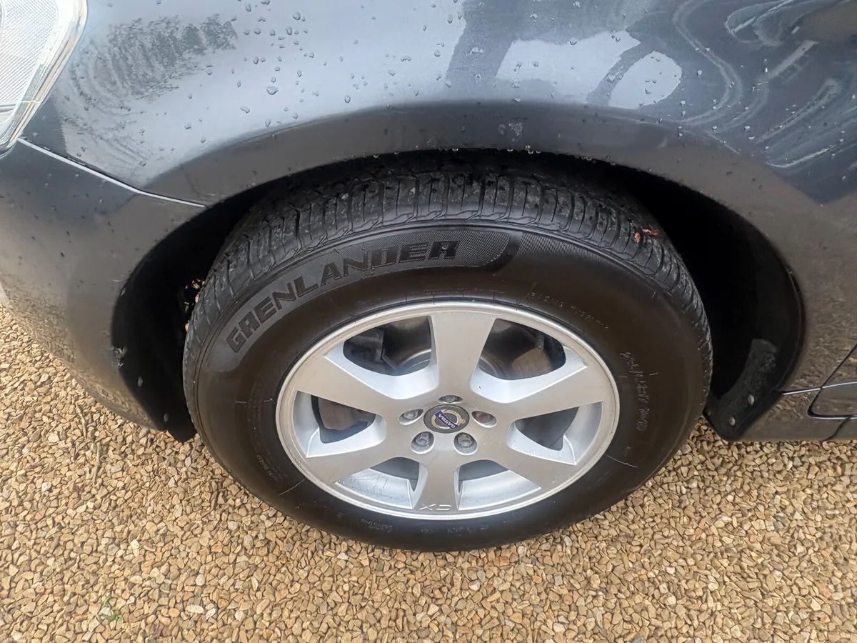 Volvo XC60 2015 , 2.0 litre diesel, manual - Image 4