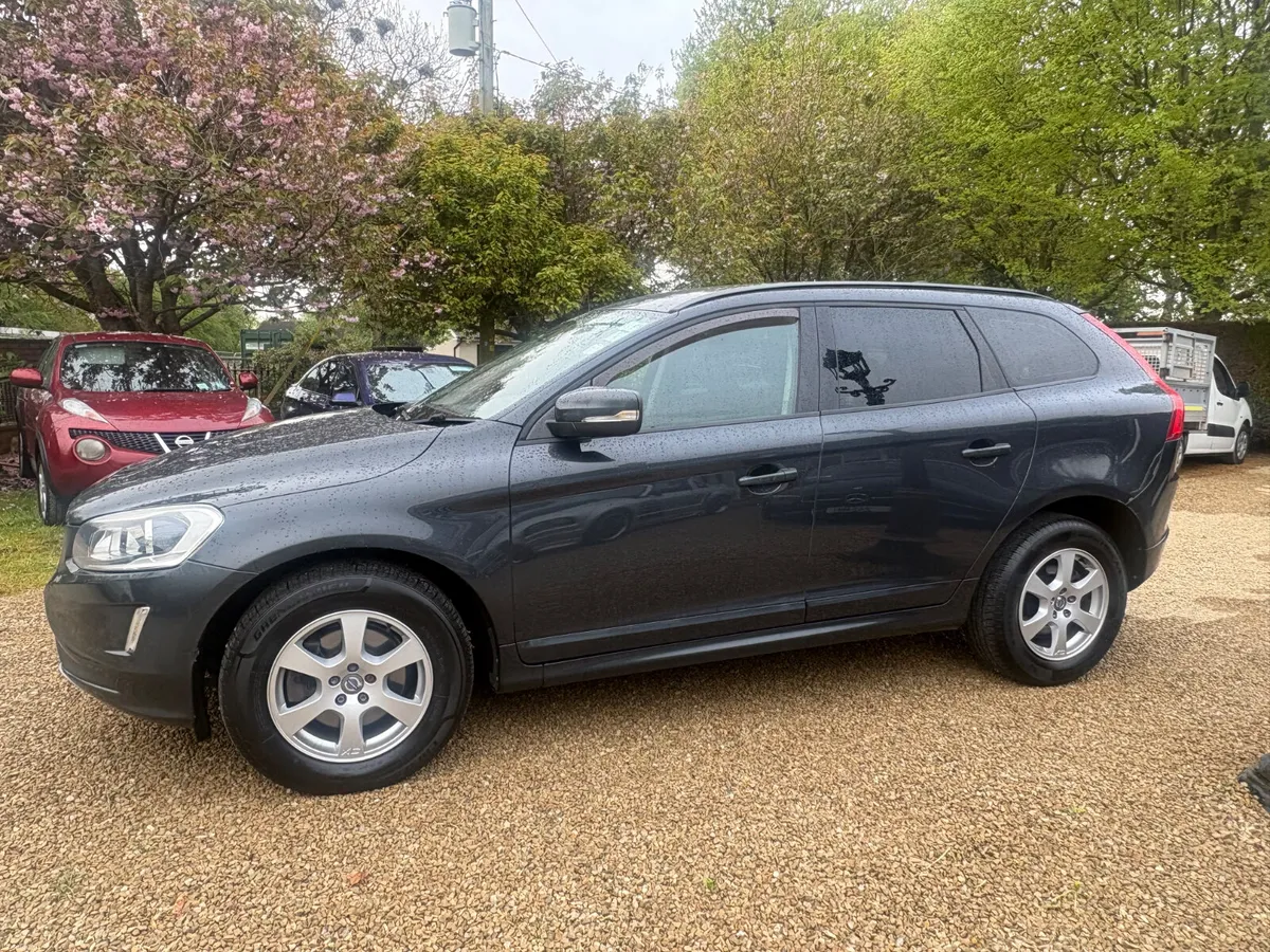 Volvo XC60 2015 , 2.0 litre diesel, manual - Image 3