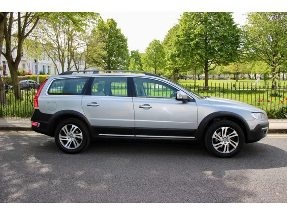 Volvo XC70 D5 AWD SE GT 5DR Auto, FSH, ONLY 85k mi - Image 3