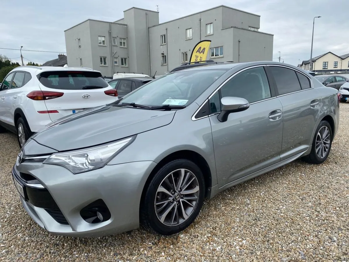 Toyota Avensis 1.6D SOL Navi - Leather - Image 3