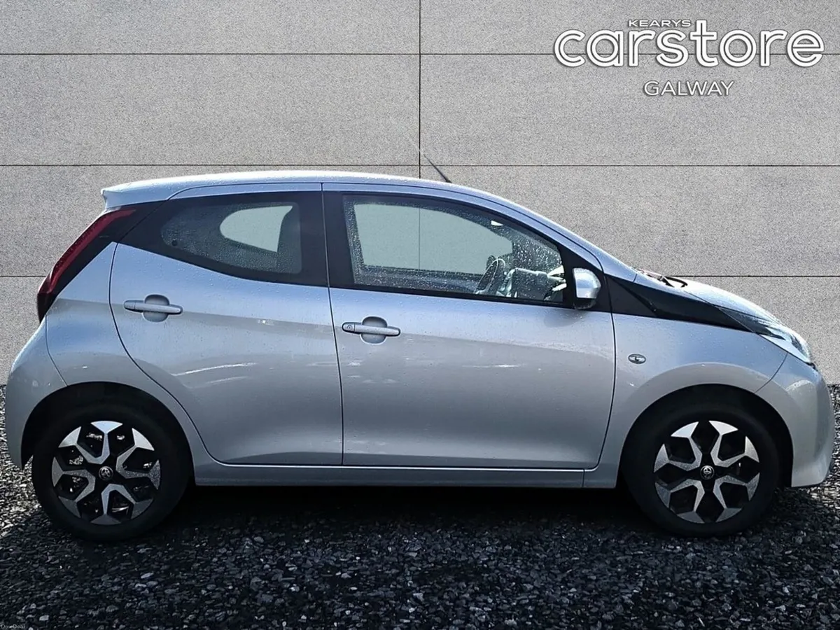 Toyota Aygo 1.0 VVT-i x-play Smartphone - Image 2