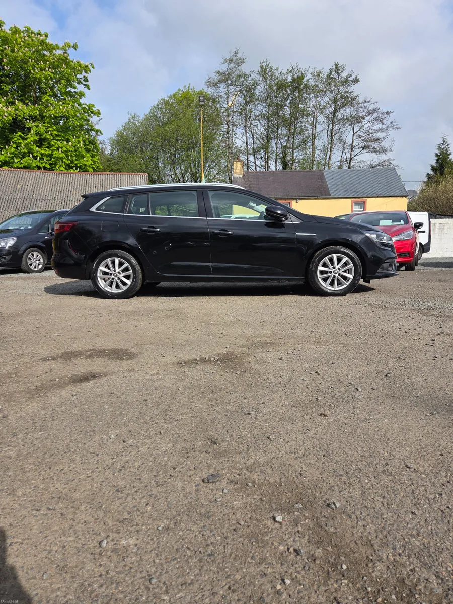 Stunning Low MLS Renault Megane Estate - Image 2