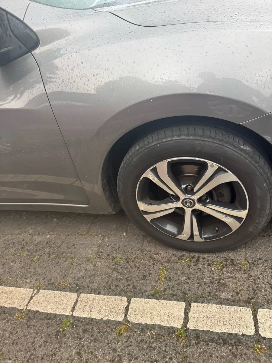 Car - Image 3