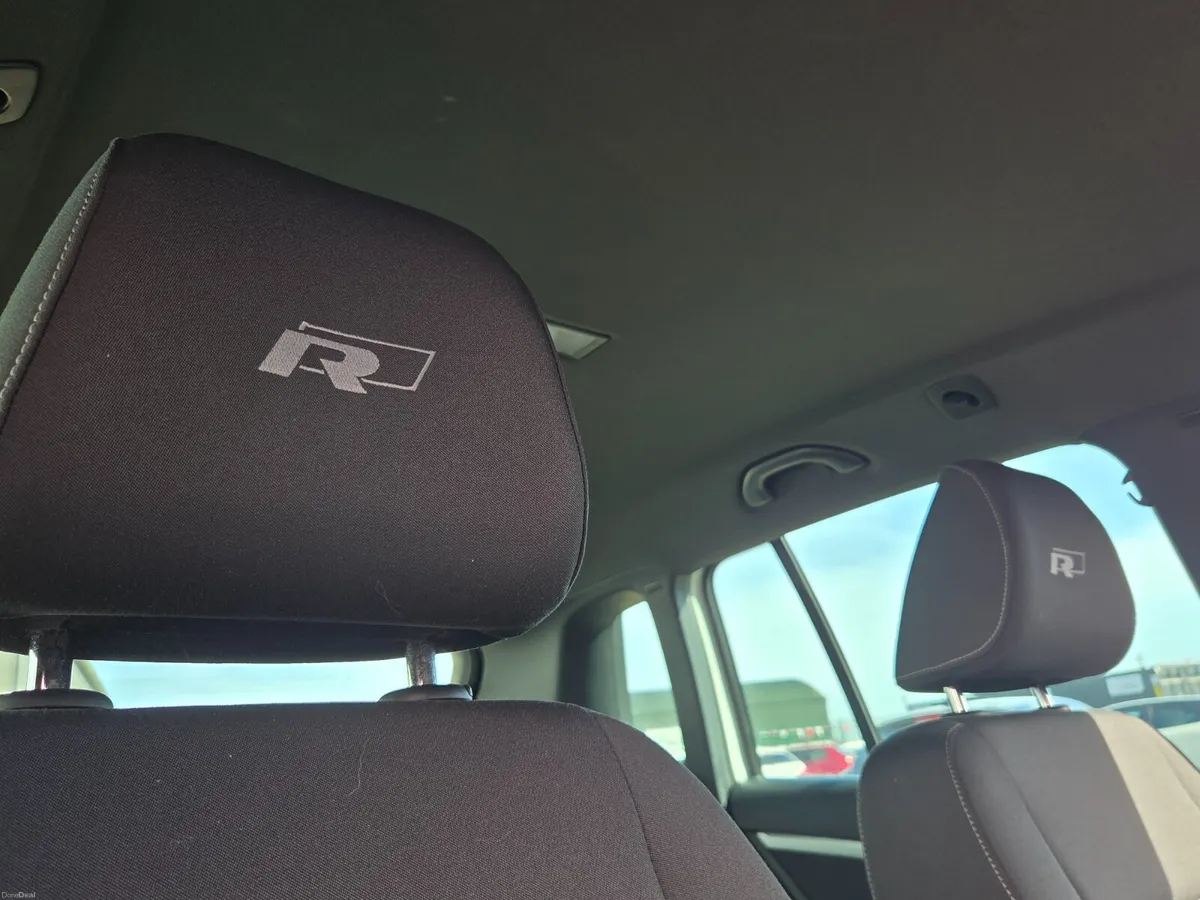 VOLKSWAGEN TIGUAN R-LINE AUTO - Image 4