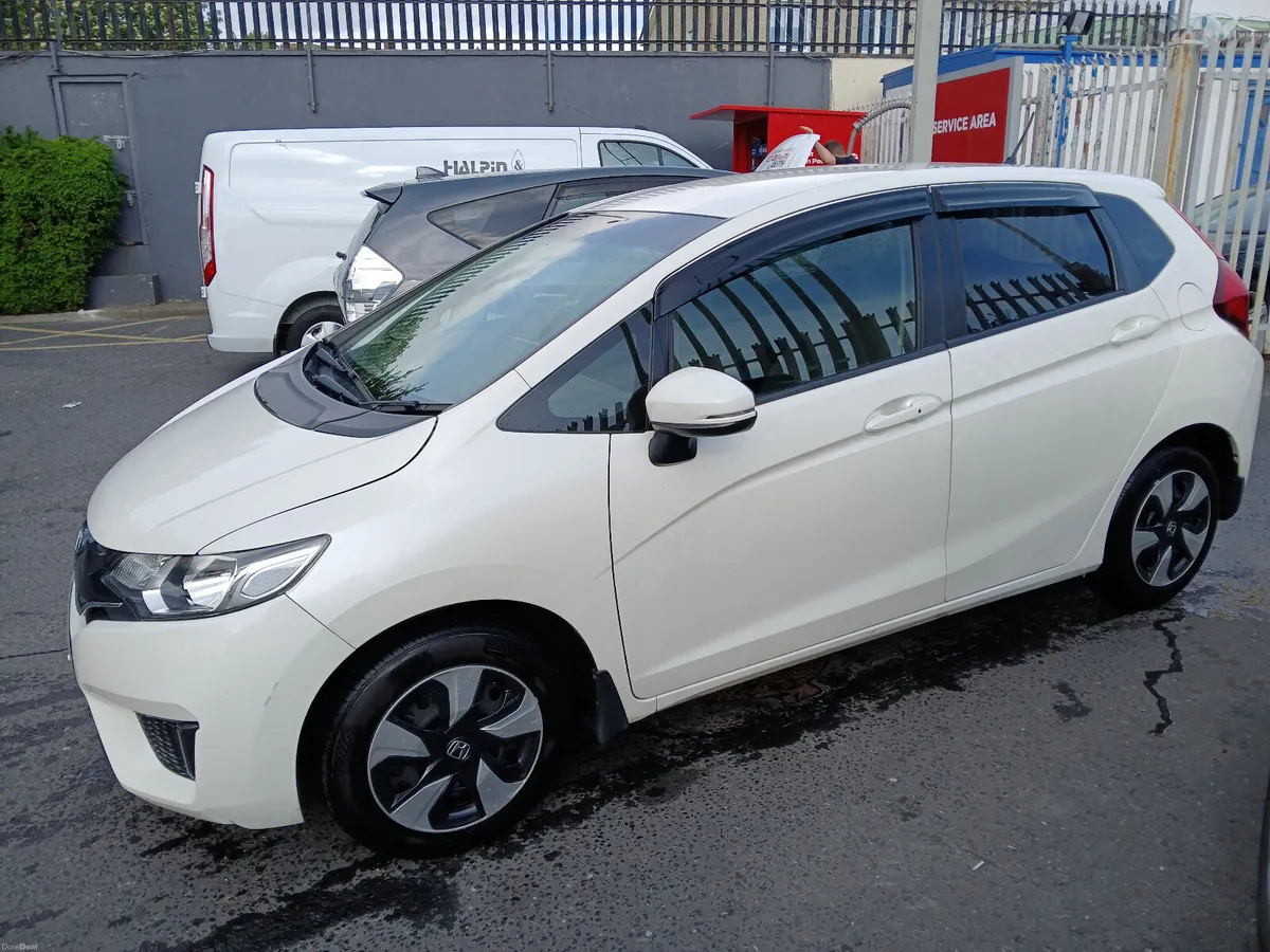 Honda fit 1.3 petrol Tax and new NCT - Image 4