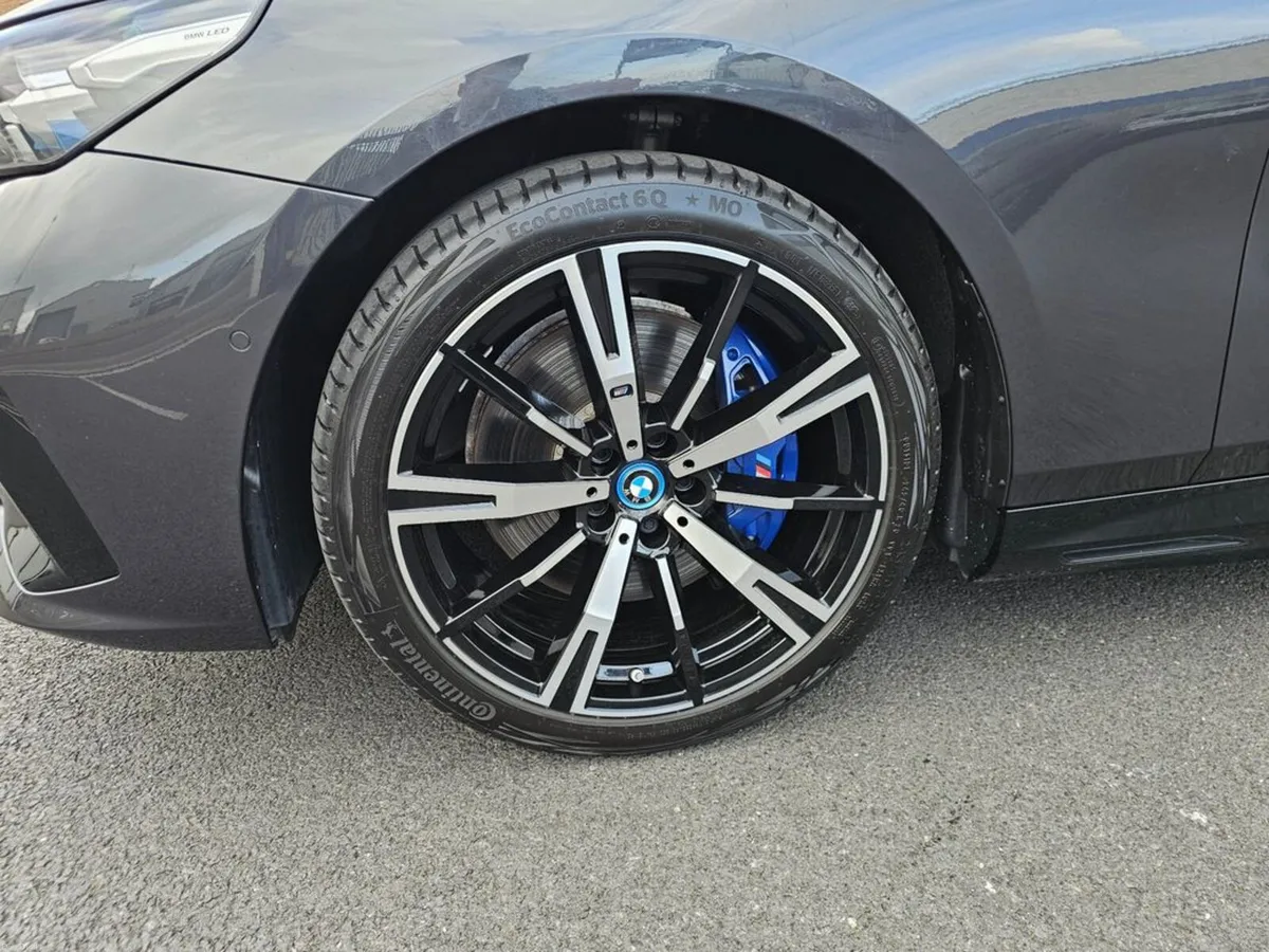 BMW i5 IVORY LTHR - Image 3