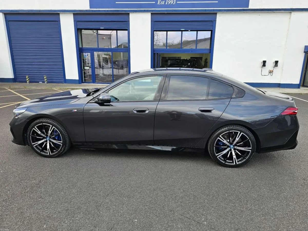 BMW i5 IVORY LTHR - Image 4
