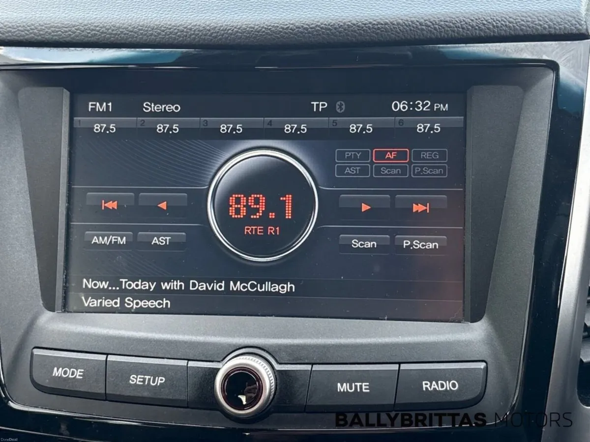 SsangYong Tivoli 1.6 Diesel Leather Interior - Image 6