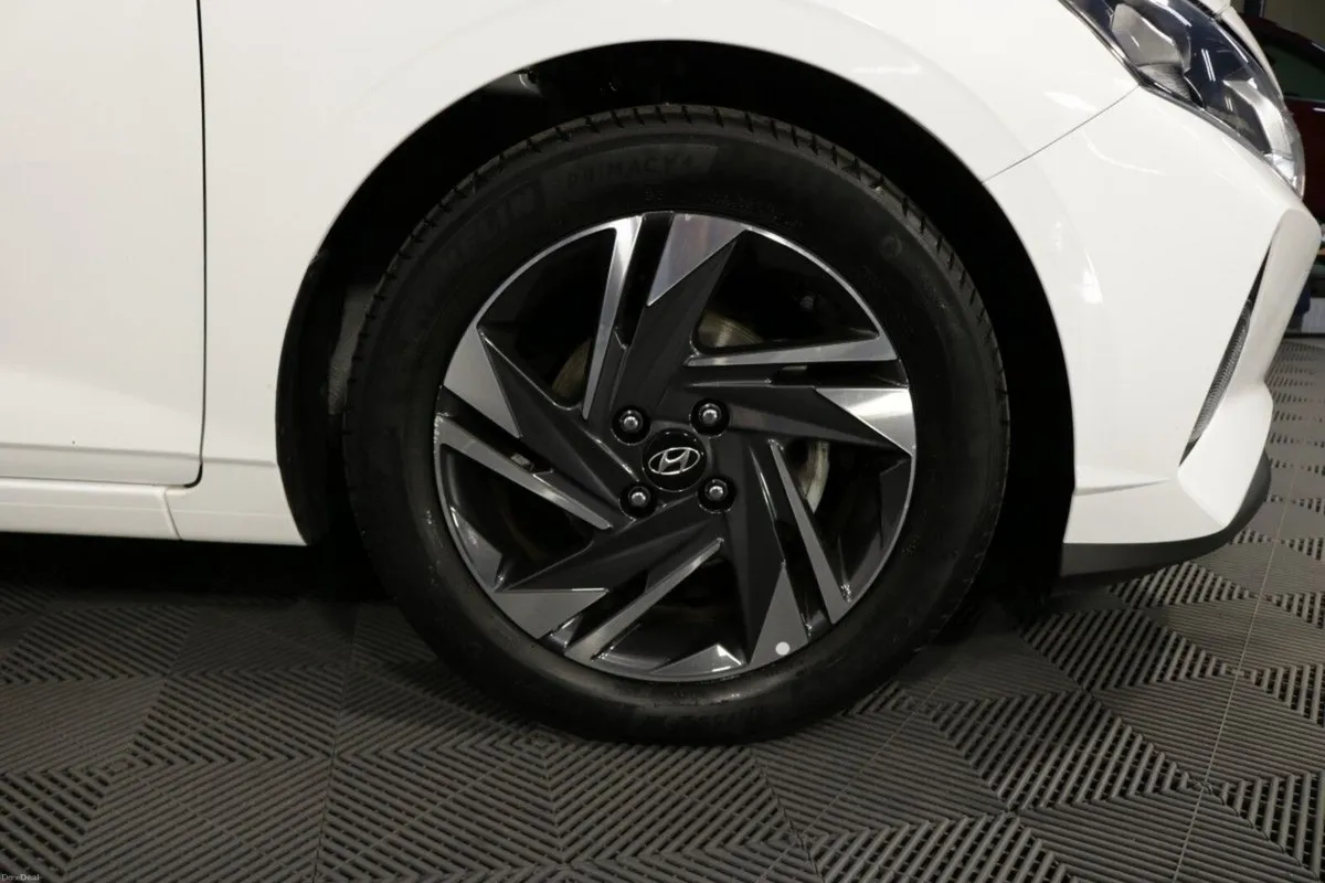 Hyundai i20 DELUXE PLUS 1.2L PETROL HATCHBACK - Image 4