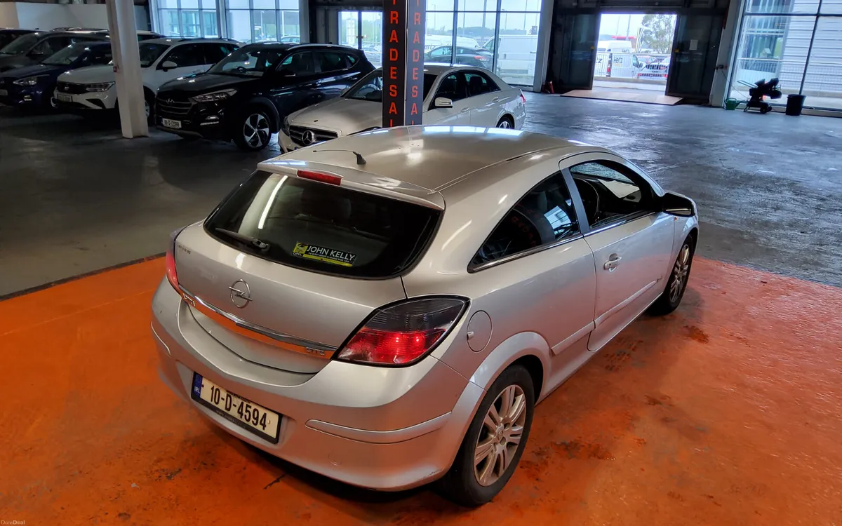 Opel Astra 2010 - Image 3