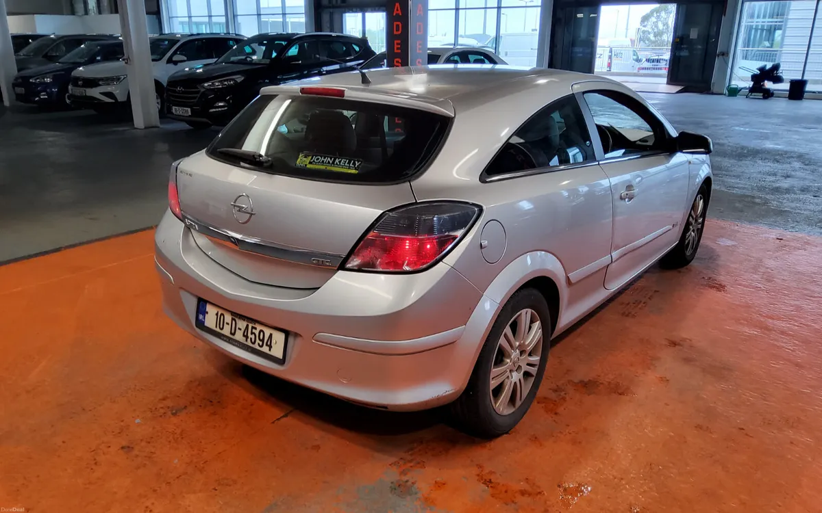 Opel Astra 2010 - Image 4