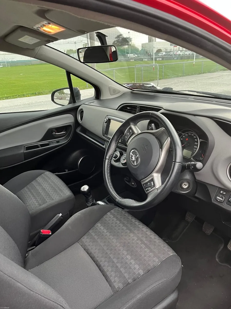 Toyota Yaris 2017 - Very low KM - Image 4