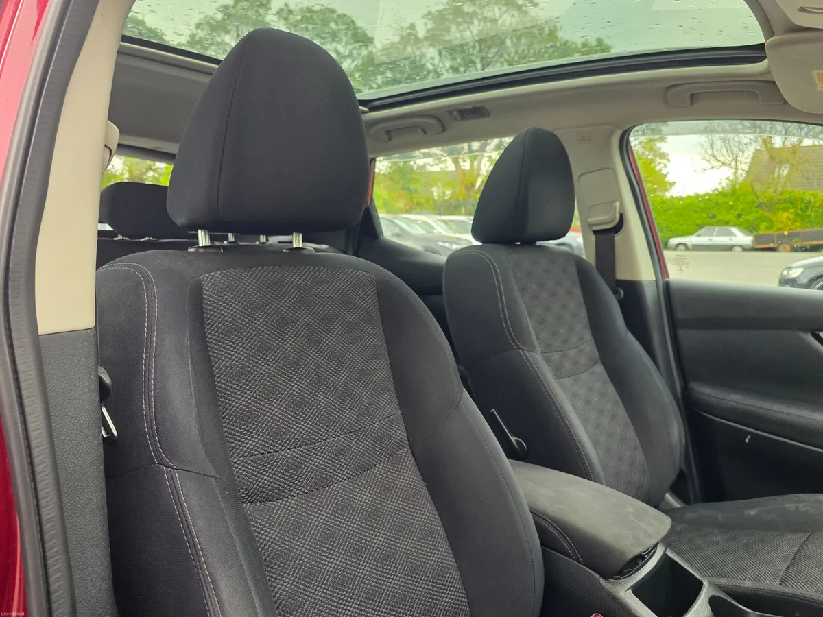 2017 Nissan Qashqai 1.5 DCI SV // PANORAMIC ROOF - Image 4