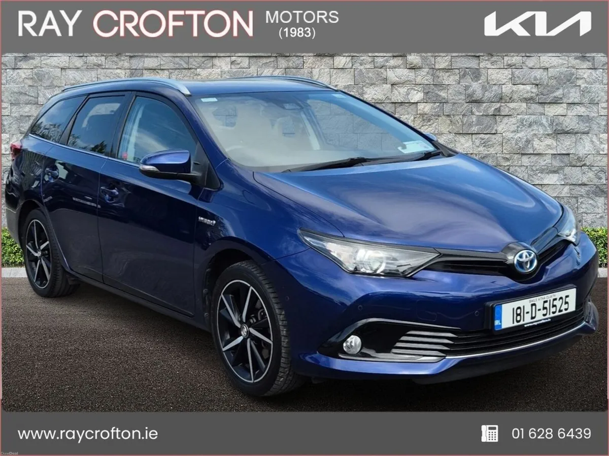 Toyota Auris Hybrid Aura Touring Sports - Image 1