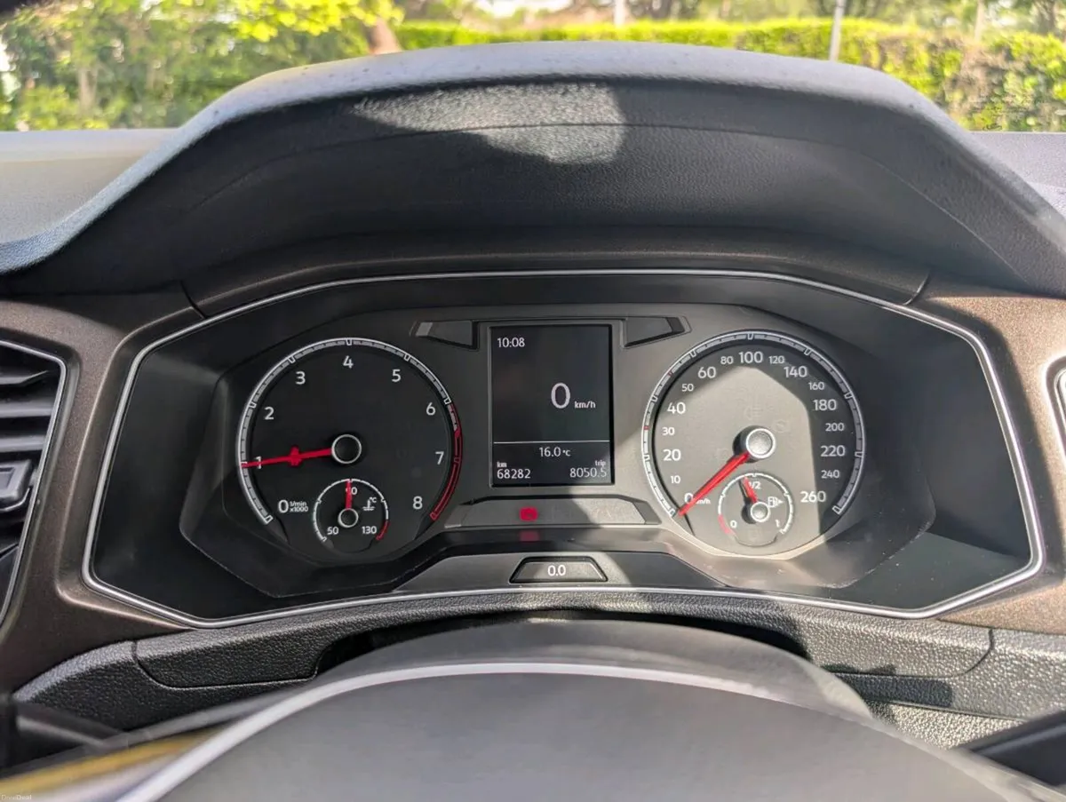 201 VW TROC Design 1.0L TSI - Image 5