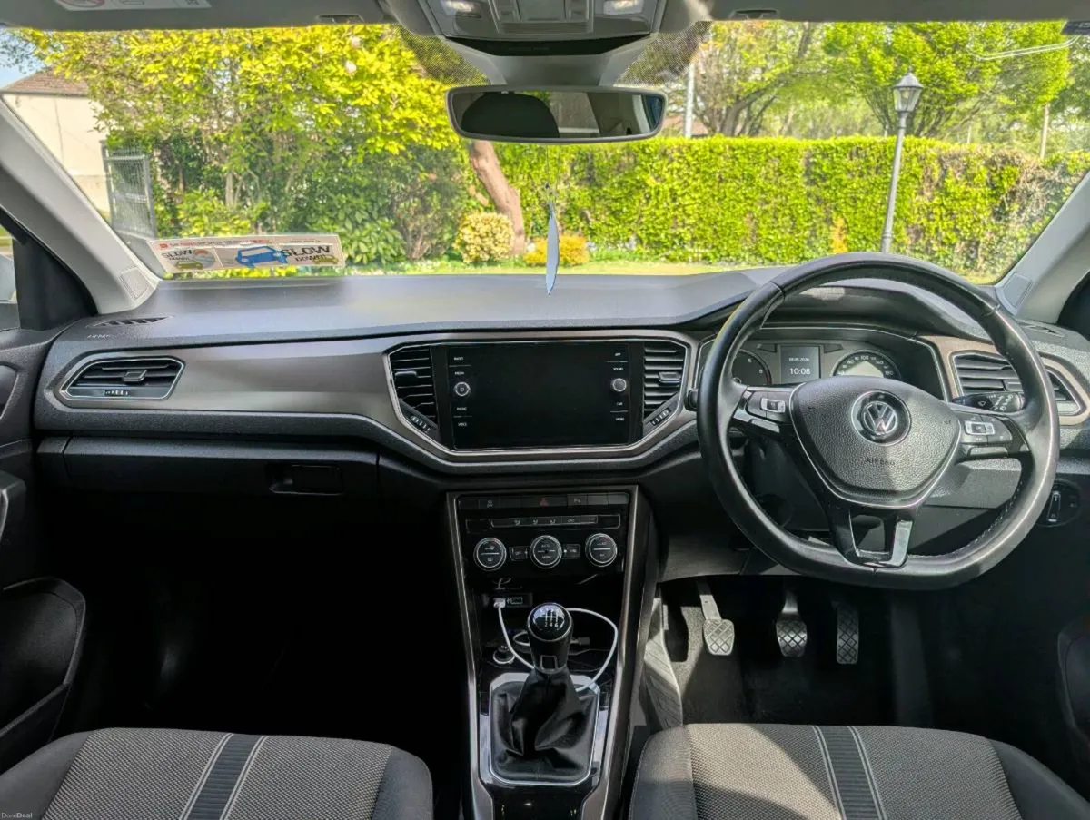 201 VW TROC Design 1.0L TSI - Image 6