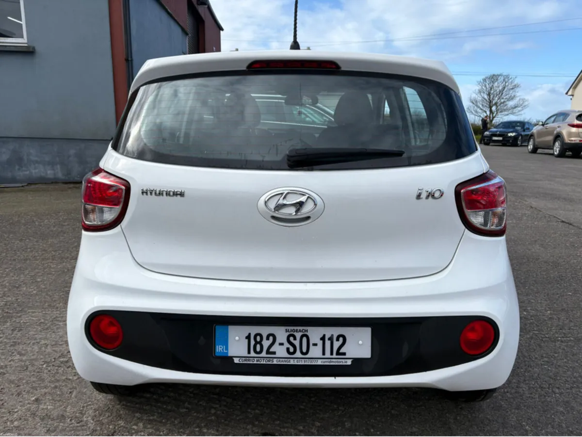 Hyundai i10 DELUXE 4DR - Image 2