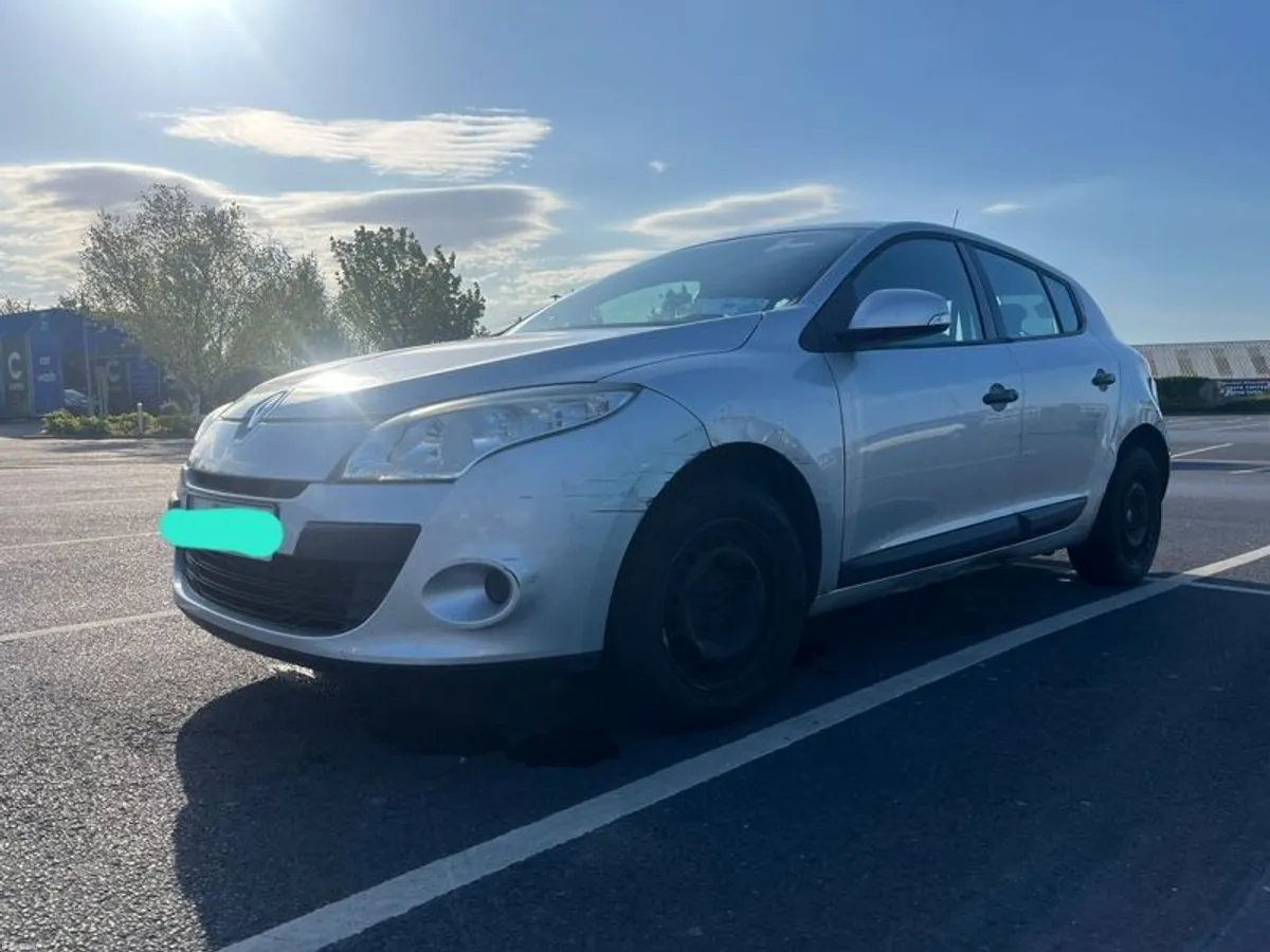 2010 Renault Megane - Image 1