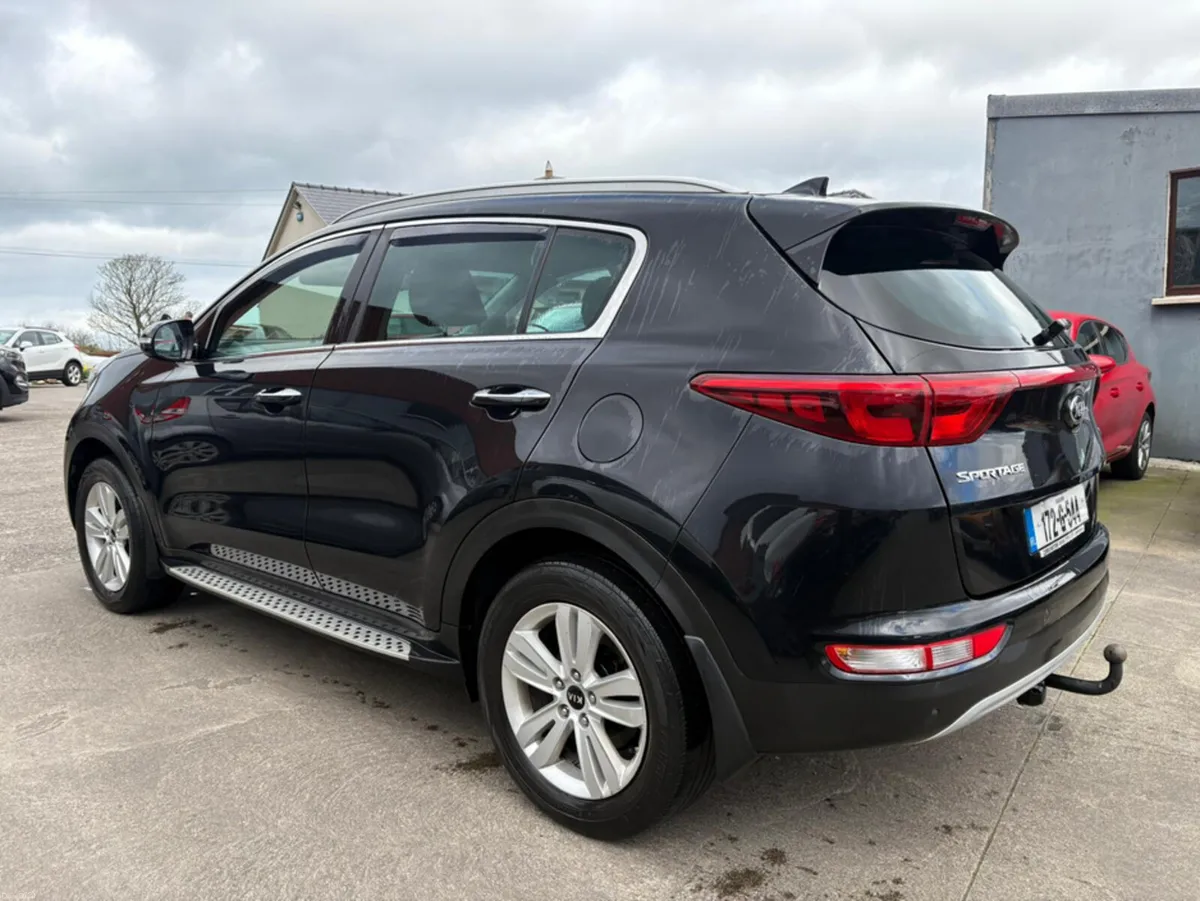 Kia Sportage 1.7 PLATINUM 5DR - Image 4