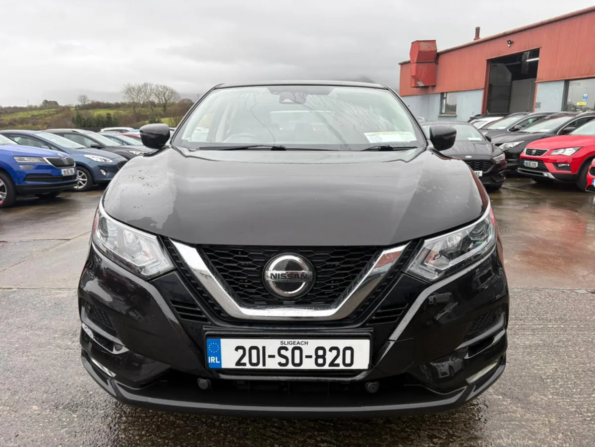 Nissan Qashqai DIG-T ACENTA PREMIUM 5 5DR - Image 2