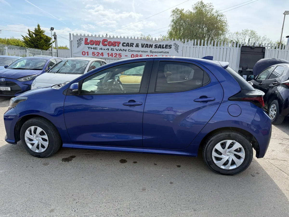 Toyota Yaris - Image 2