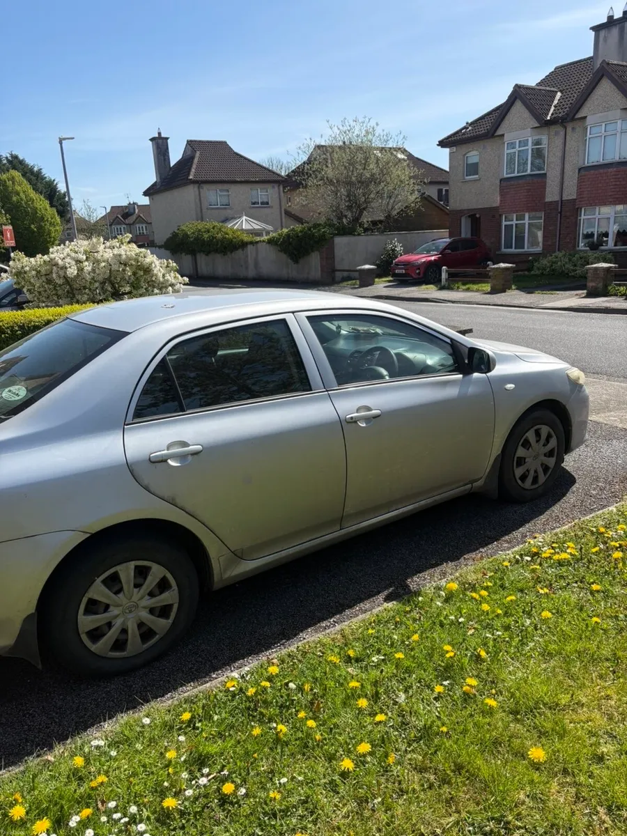 Toyota Corolla Saloon - Image 4
