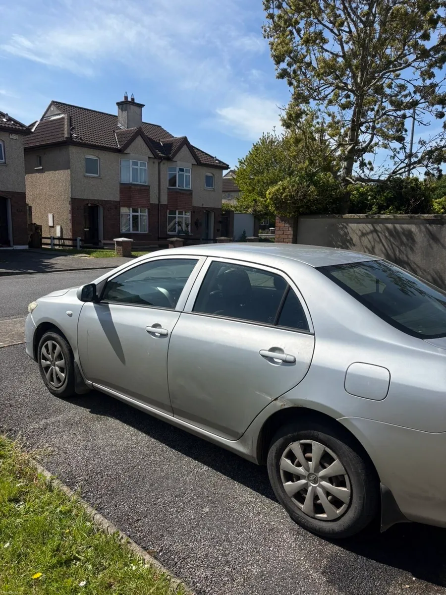 Toyota Corolla Saloon - Image 2