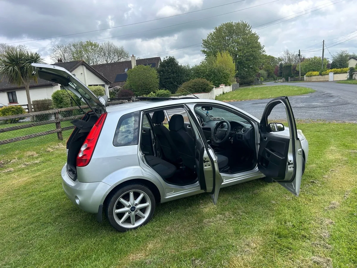 FORD FIESTA ZETEC - Image 3