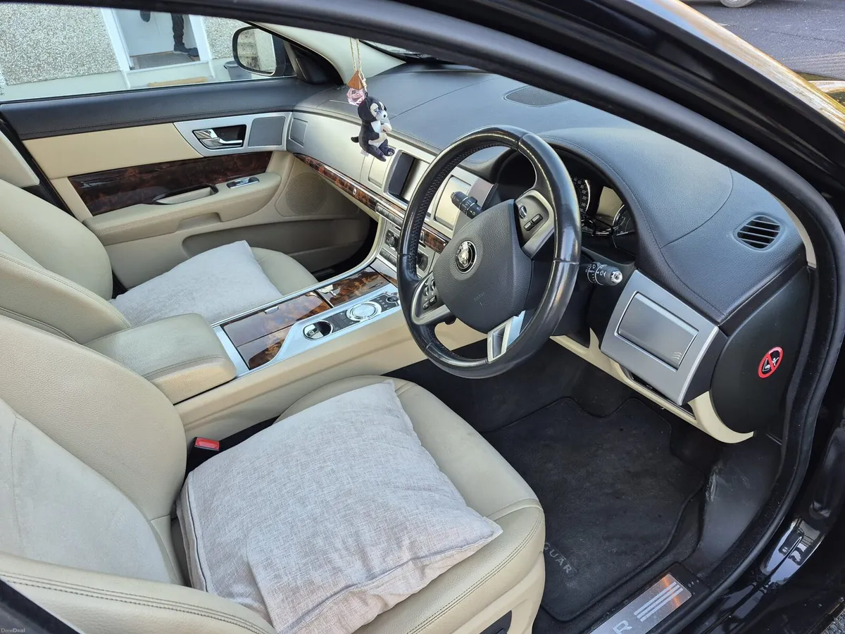2014 Jaguar XF 2.2 Diesel - Image 5