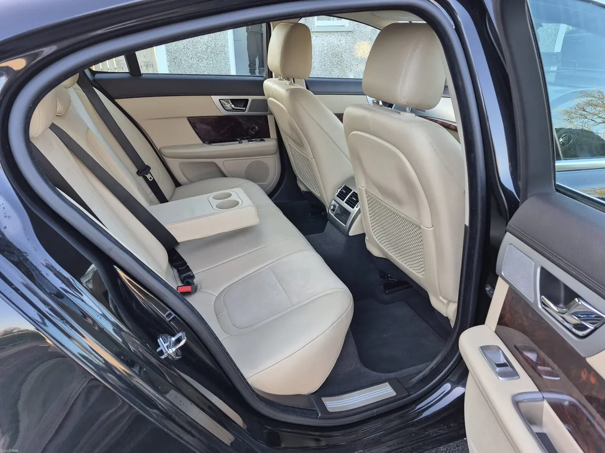 2014 Jaguar XF 2.2 Diesel - Image 6