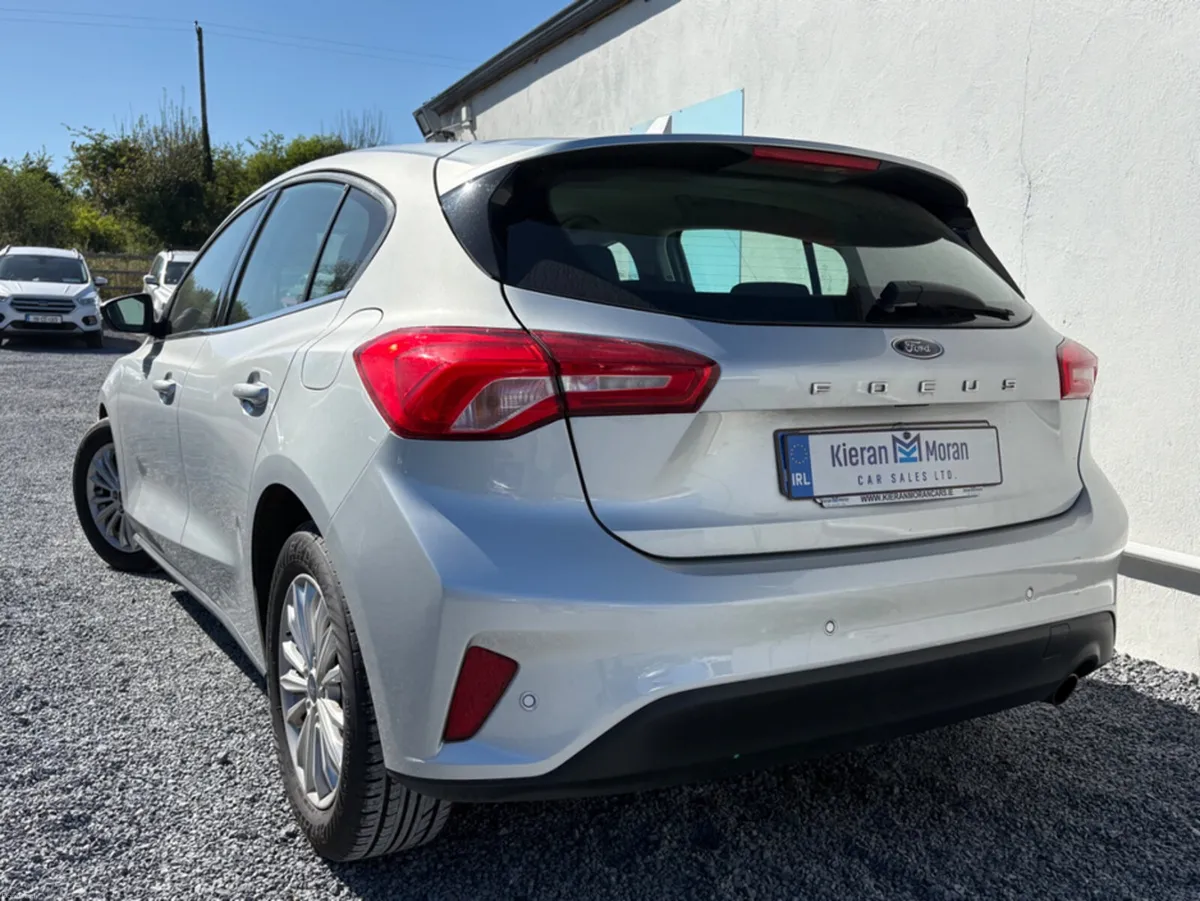 Ford Focus TITANIUM 120PS 5DR - Image 4